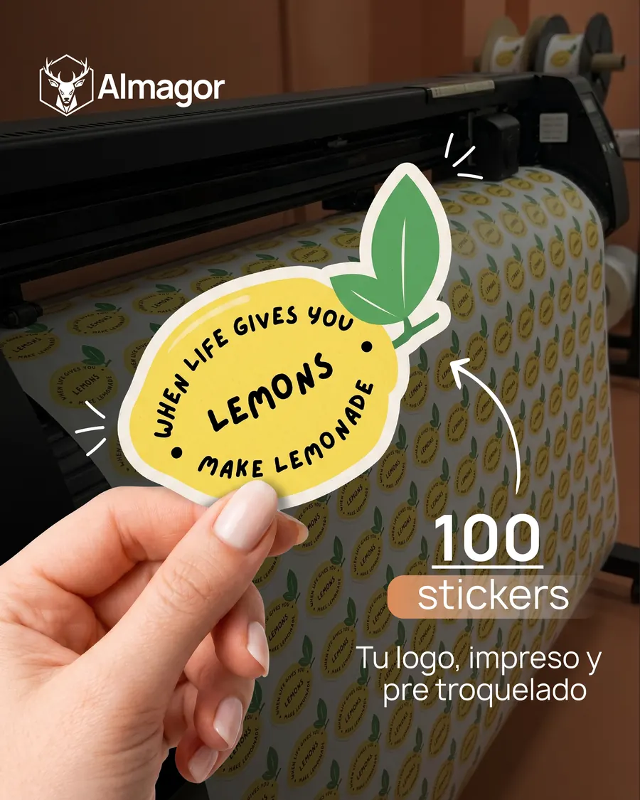Sticker troquelado recién salido del plóter de corte