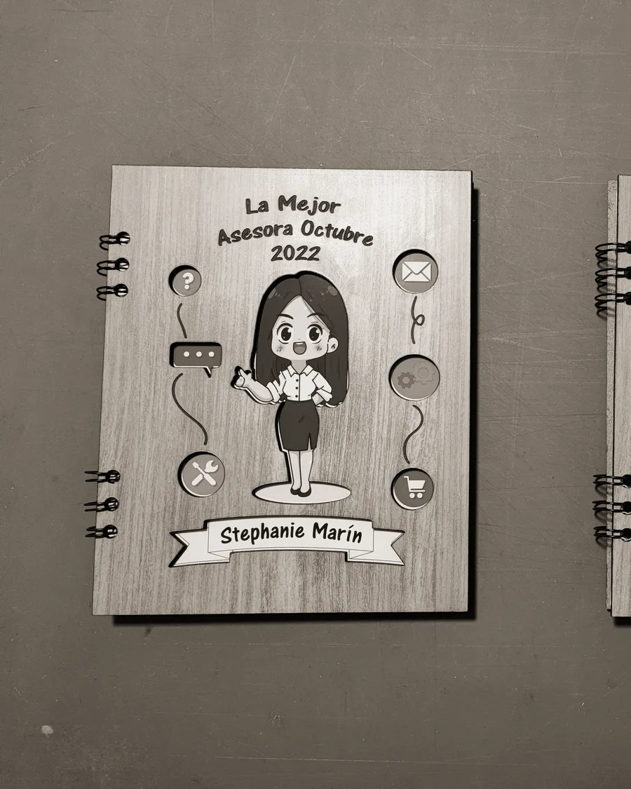 Libretas en madera grabadas